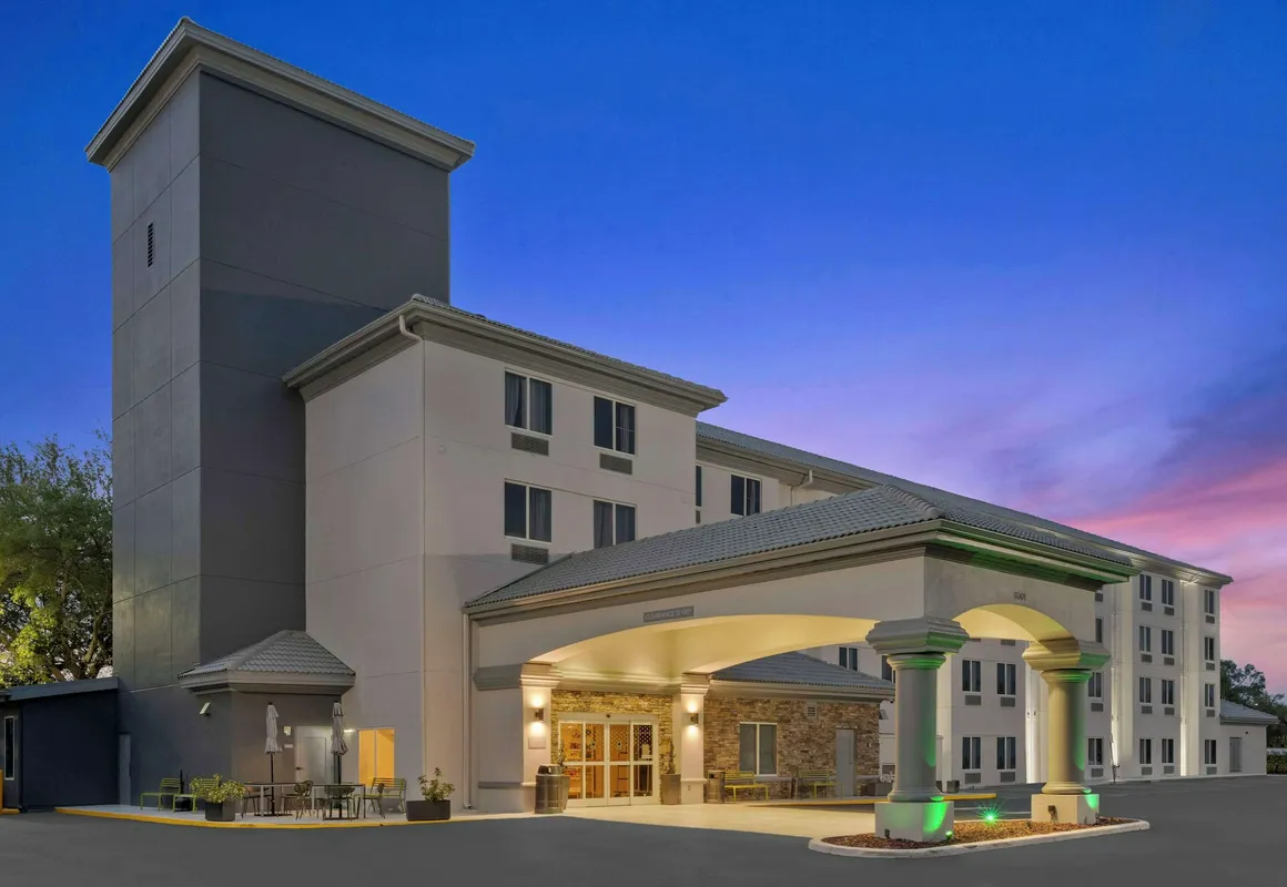 Spark by Hilton Orlando near SeaWorld hotel hero