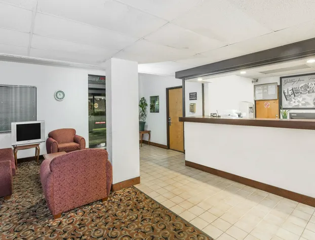 Super 8 by Wyndham Pompano Beach hotel detail image 2