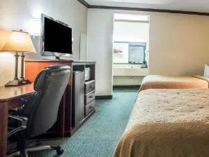 Quality Inn San Diego I-5 Naval Base hotel detail image 3