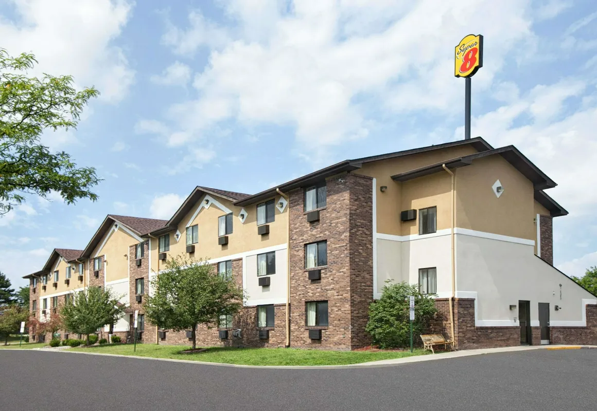 Super 8 by Wyndham Canton/Livonia Area hotel hero