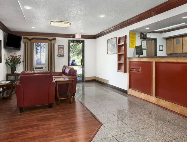 Super 8 by Wyndham Canton/Livonia Area hotel detail image 3