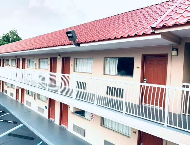 Super 8 by Wyndham Ft Walton Beach hotel detail image 1