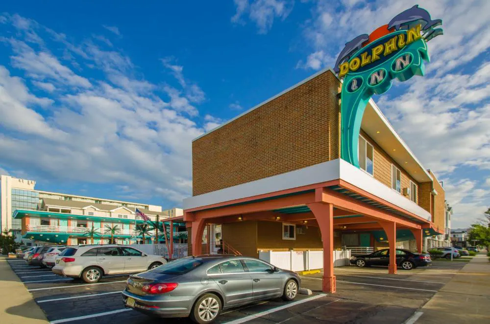 Dolphin Inn hotel hero