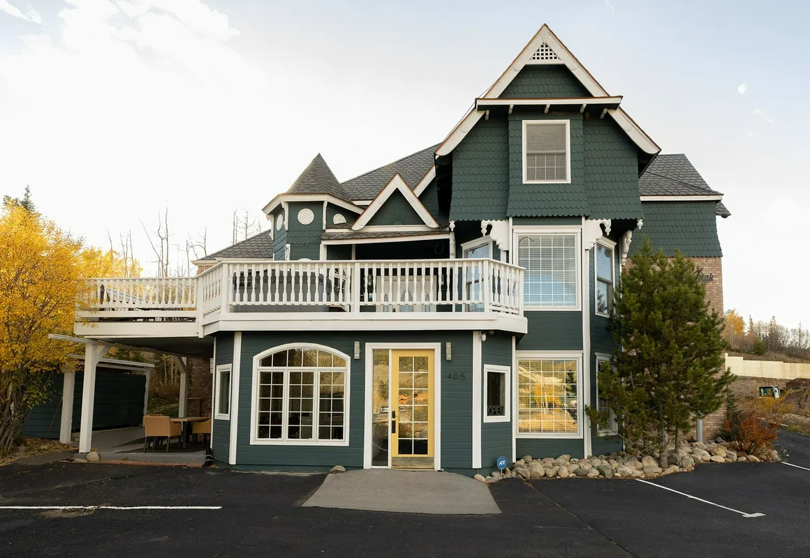 Winter Park Chateau hotel hero