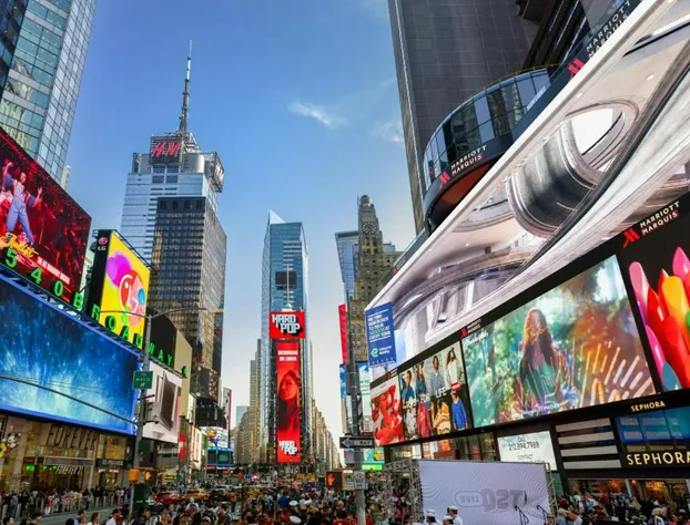 New York Marriott Marquis hotel detail image 4