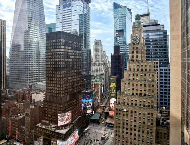 New York Marriott Marquis hotel detail image 3