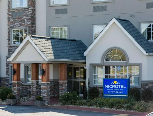 Microtel Inn & Suites by Wyndham Greenville / Woodruff Rd hotel detail image 3