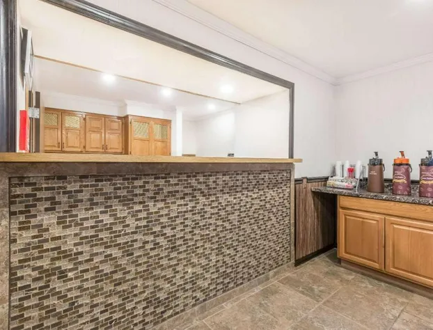 Super 8 by Wyndham Bedford hotel detail image 4