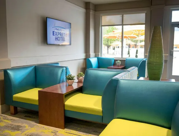 Cedar Point's Express Hotel hotel detail image 4