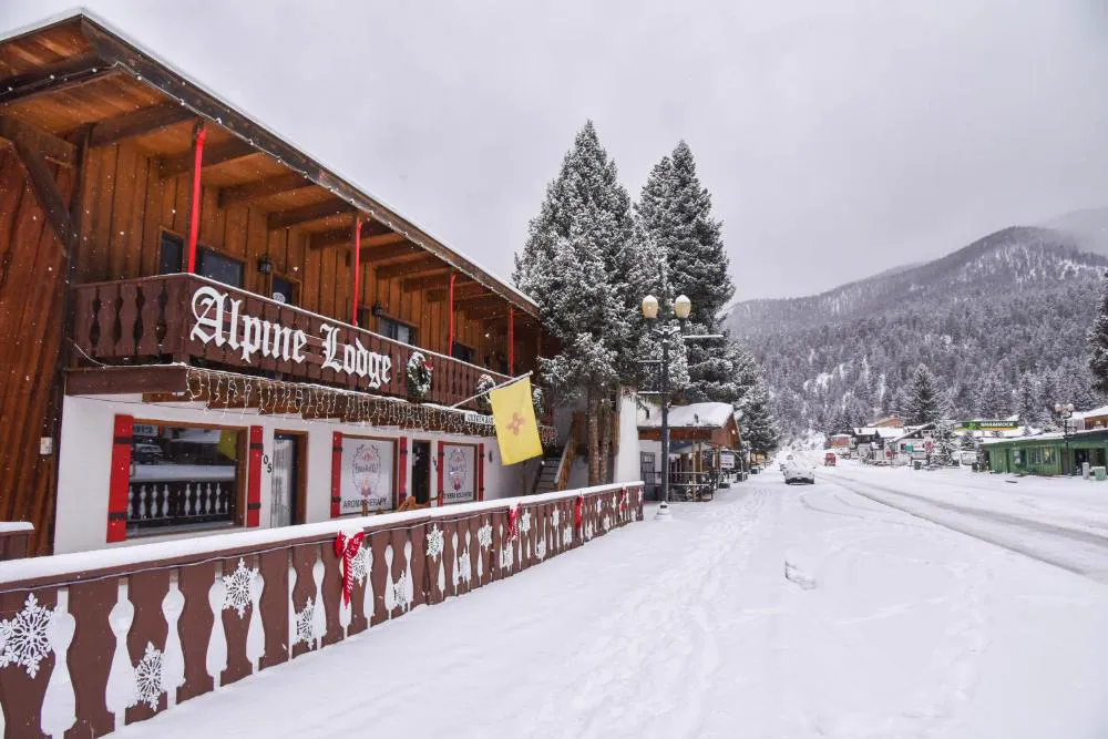 Alpine Lodge hotel hero