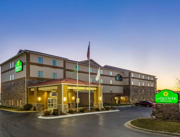 La Quinta Inn & Suites by Wyndham Rockford hotel detail image 2