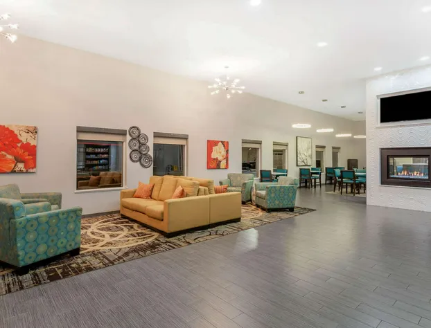 La Quinta Inn & Suites by Wyndham Rockford hotel detail image 4