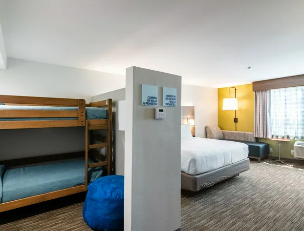 Holiday Inn Express & Suites Camarillo by IHG hotel detail image 4