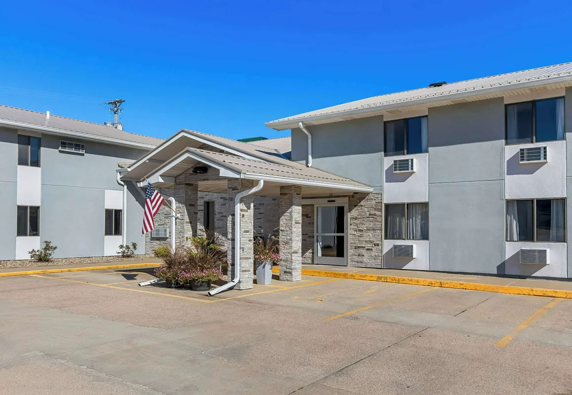 Quality Inn Oskaloosa hotel hero
