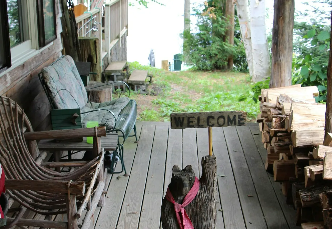 Kiwassa Lake Bed & Breakfast hotel hero