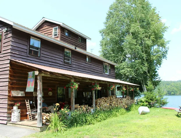 Kiwassa Lake Bed & Breakfast hotel detail image 1