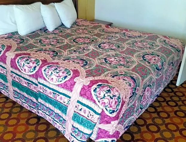 Colonial Inn hotel detail image 4