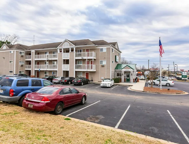 HomeTowne Studios By Red Roof Gainesville, GA hotel detail image 4