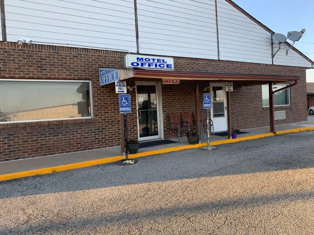 Economy Inn hotel hero