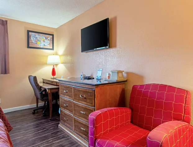 Utica Stay Inn hotel detail image 4