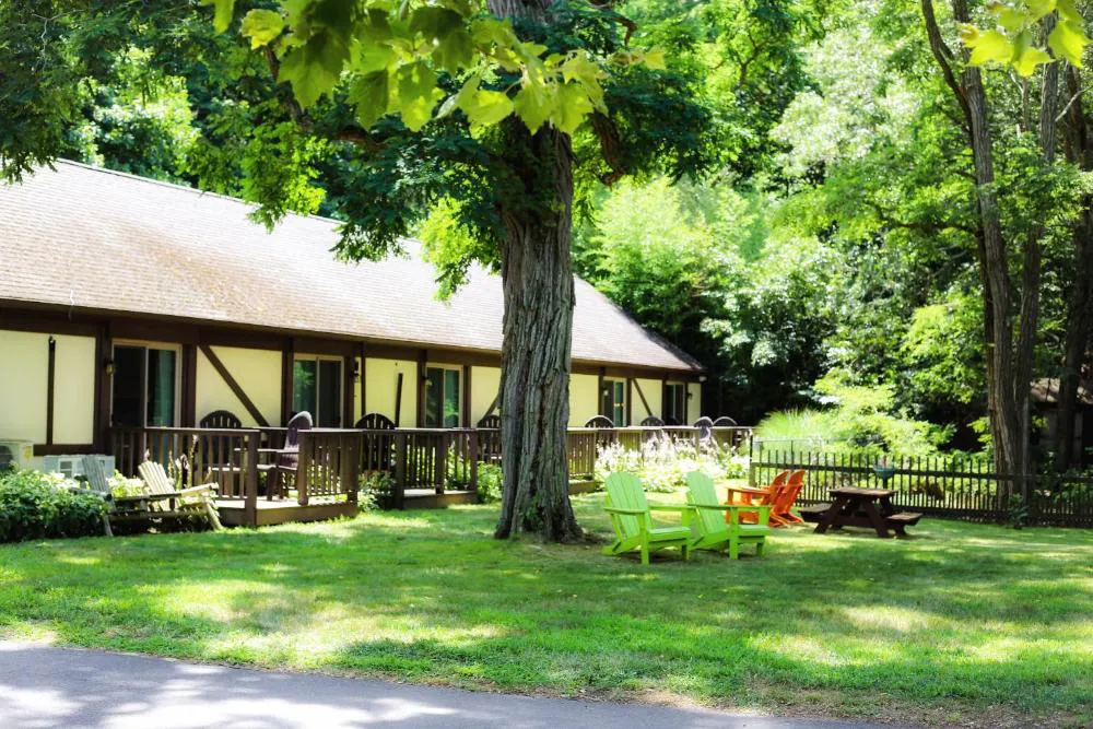 The Earl of Sandwich Motel hotel hero