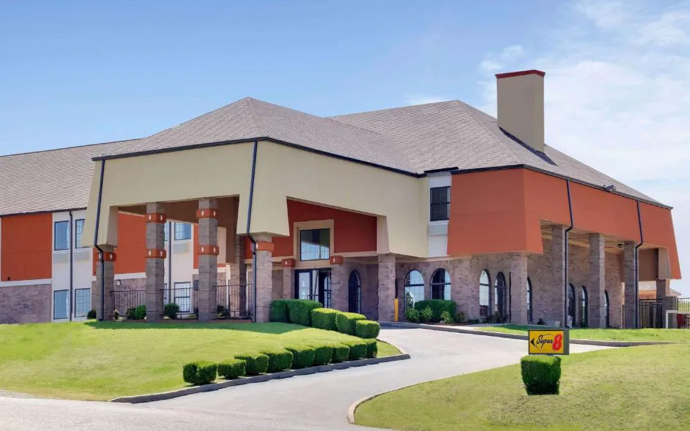 Super 8 by Wyndham Sapulpa/Tulsa Area hotel hero