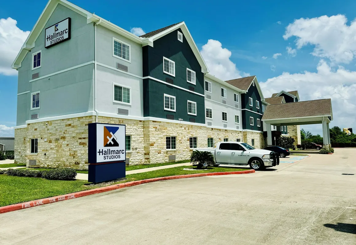 Hallmarc Studios hotel hero