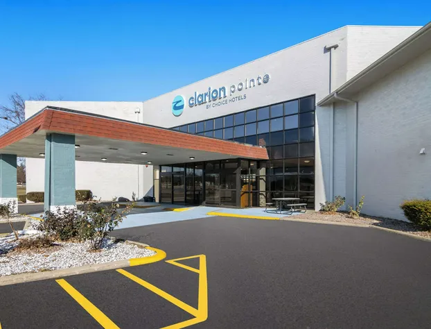 Clarion Pointe Bloomington – Normal near I-55 and University hotel detail image 1