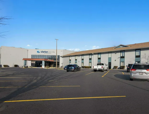 Clarion Pointe Bloomington – Normal near I-55 and University hotel detail image 2