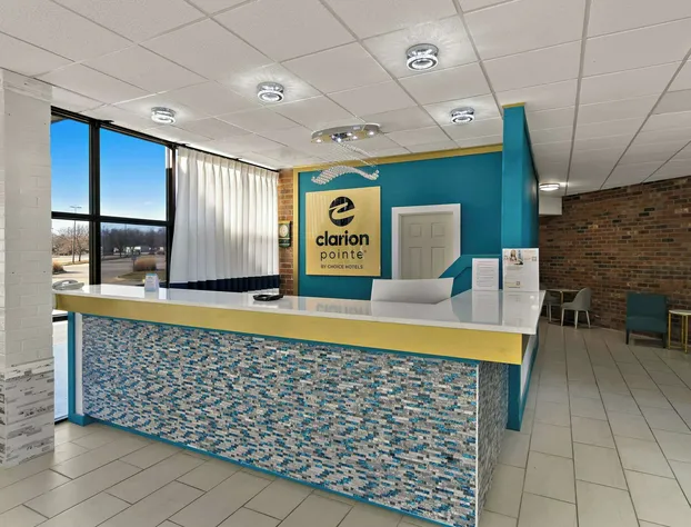 Clarion Pointe Bloomington – Normal near I-55 and University hotel detail image 3