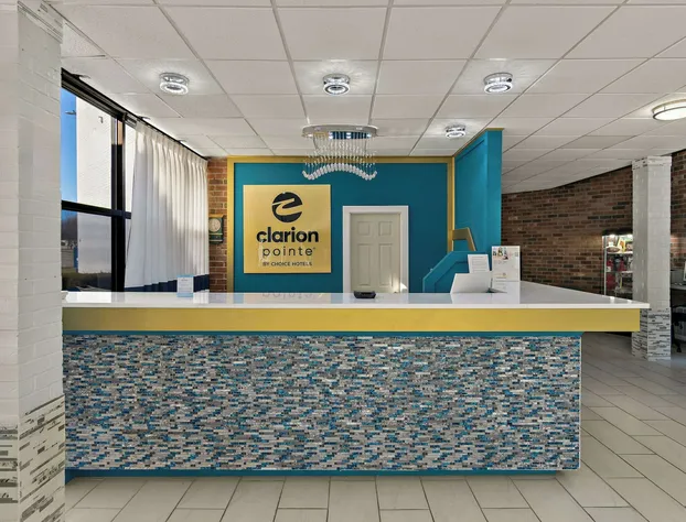 Clarion Pointe Bloomington – Normal near I-55 and University hotel detail image 4