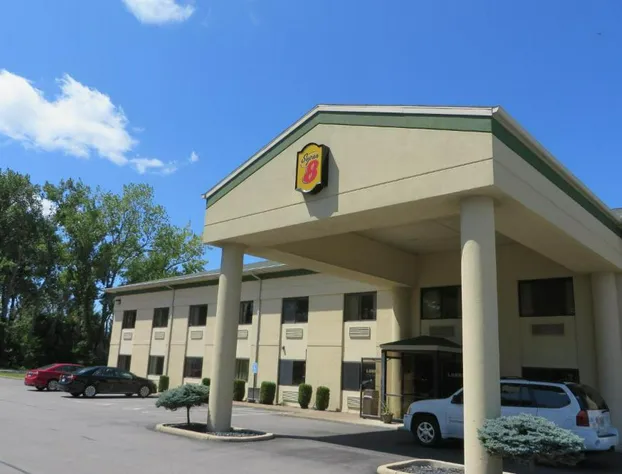 Super 8 by Wyndham Port Clinton hotel detail image 2