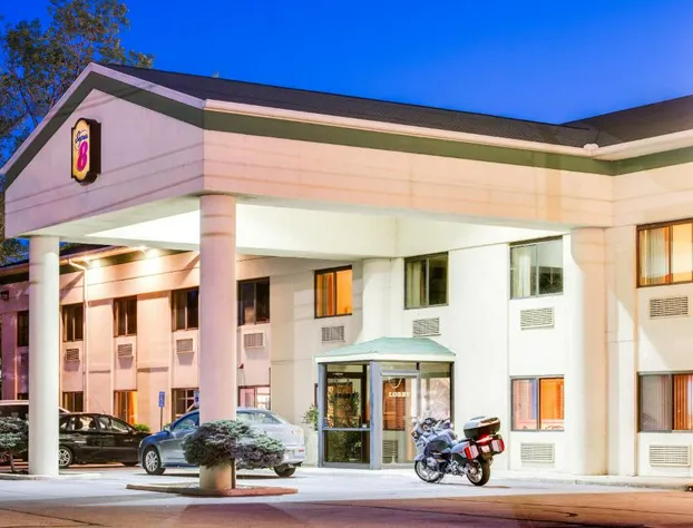 Super 8 by Wyndham Port Clinton hotel detail image 3