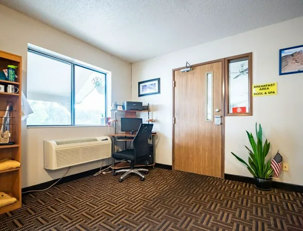 Super 8 by Wyndham Custer/Crazy Horse Area hotel detail image 4