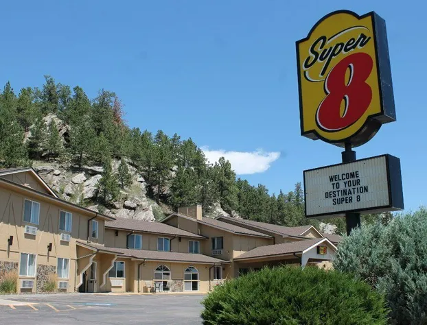 Super 8 by Wyndham Custer/Crazy Horse Area hotel detail image 1