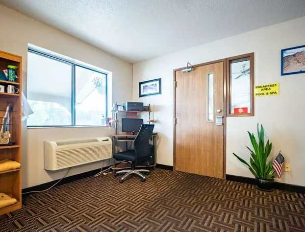 Super 8 by Wyndham Custer/Crazy Horse Area hotel detail image 4