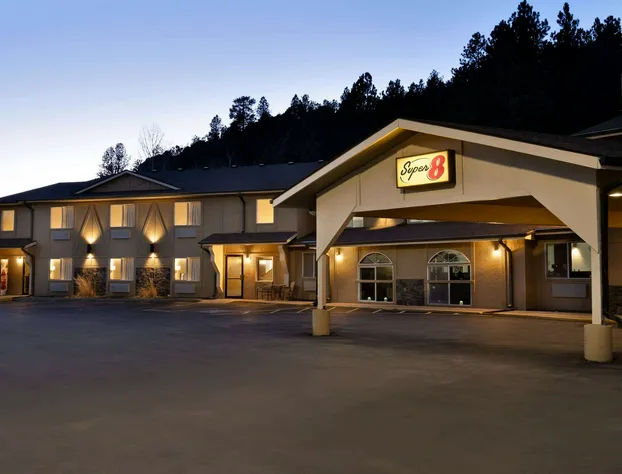 Super 8 by Wyndham Custer/Crazy Horse Area hotel detail image 1