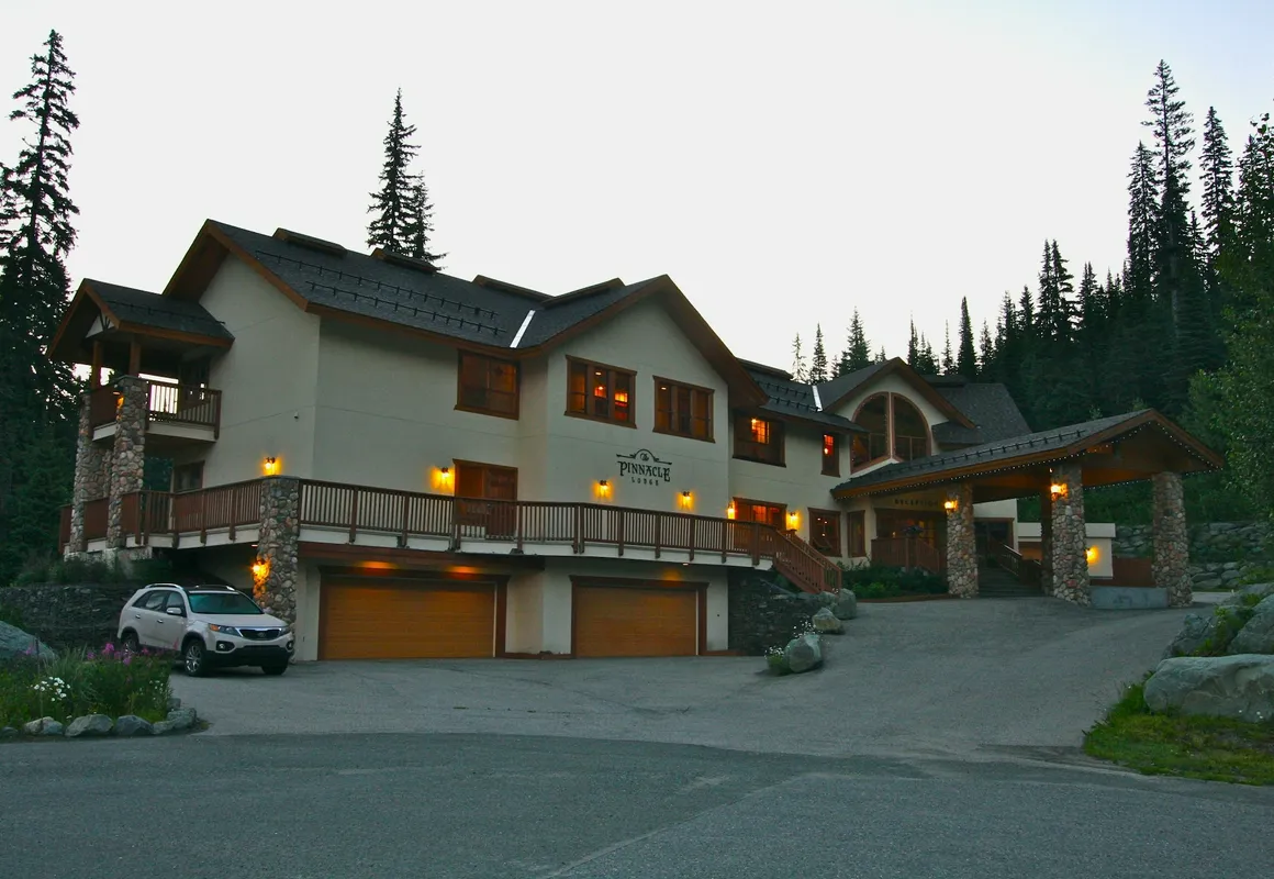 Pinnacle Lodge hotel hero