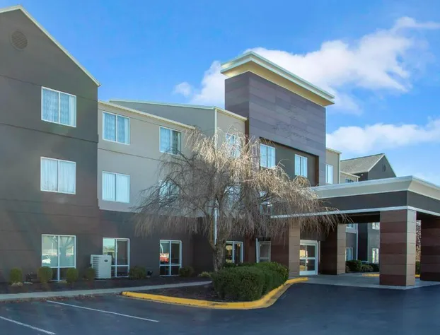 La Quinta Inn & Suites by Wyndham Hopkinsville hotel detail image 2