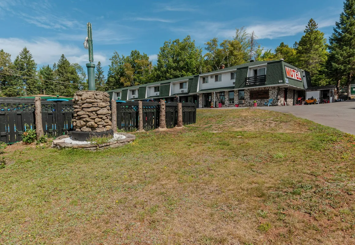 Motel Le Sainte-Adèle hotel hero