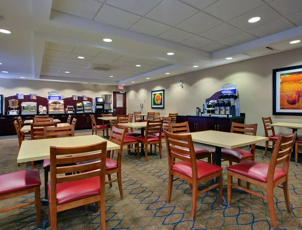 Holiday Inn Express & Suites Kincardine - Downtown hotel detail image 3