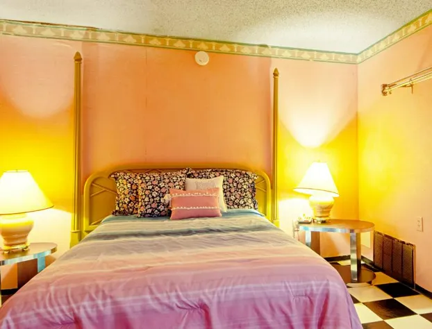 Economy Inn & Suites hotel detail image 4