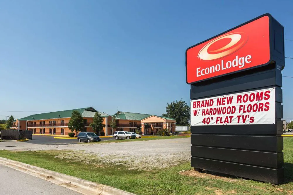 Econo Lodge Decatur South hotel hero