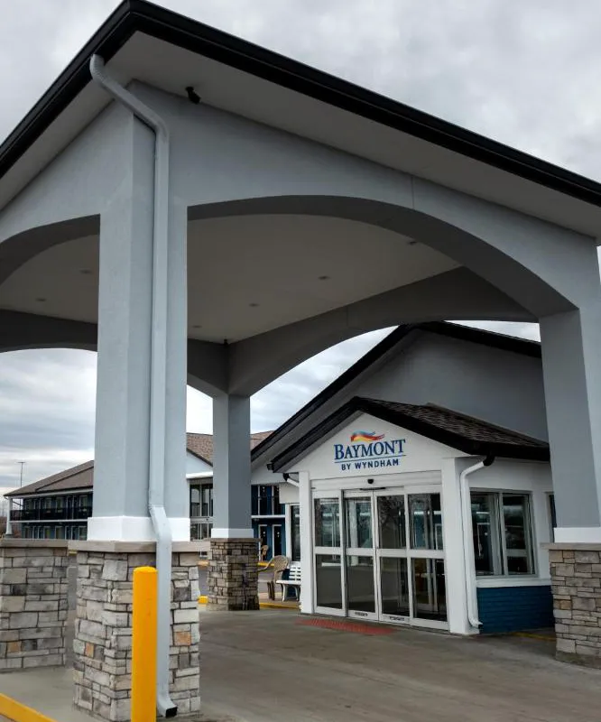 Baymont by Wyndham Effingham hotel hero