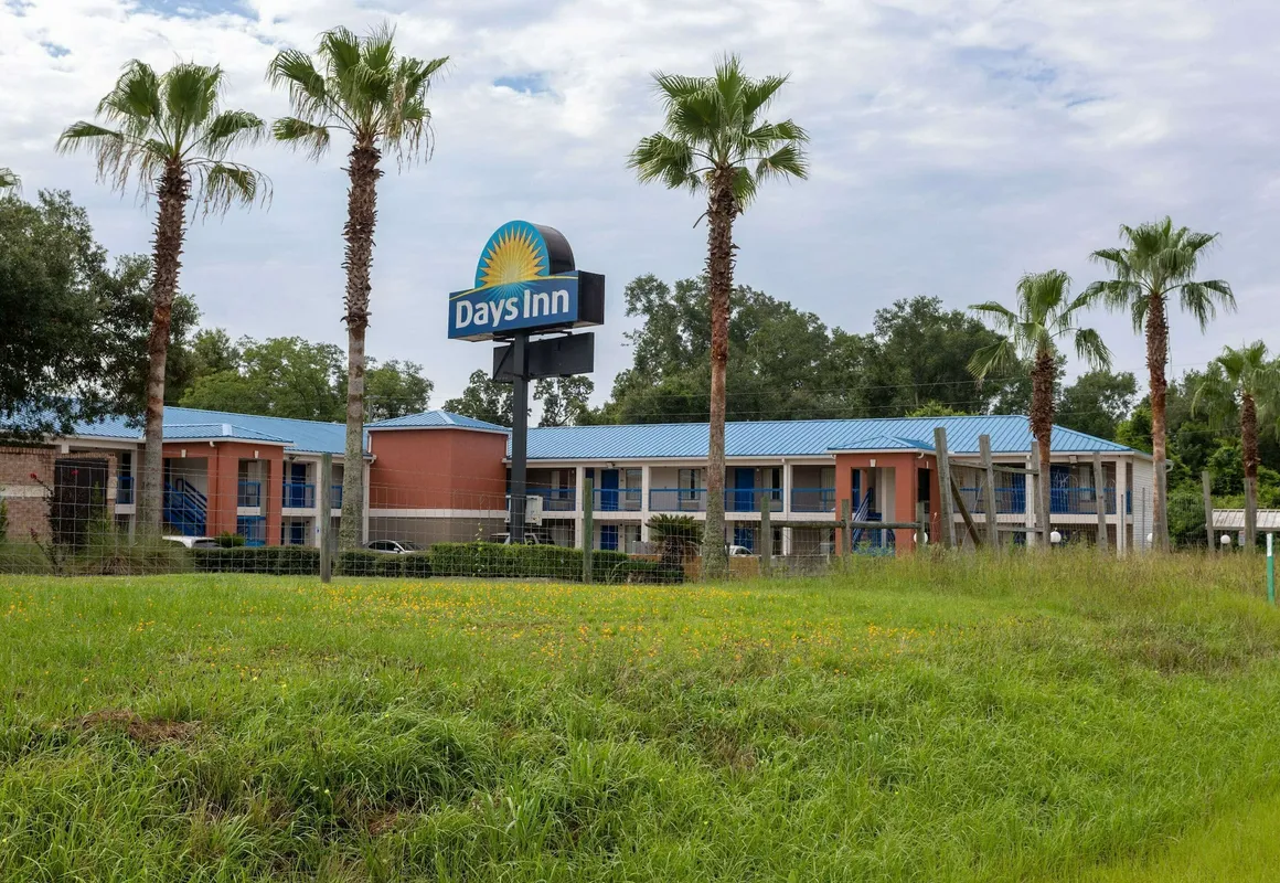 Days Inn by Wyndham Chipley hotel hero