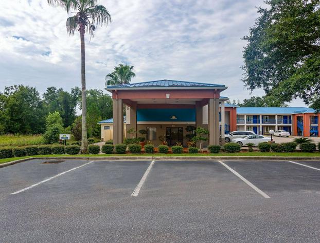 Days Inn by Wyndham Chipley hotel detail image 2