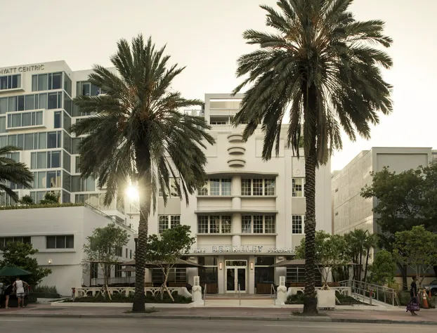 Iberostar Waves Berkeley Shore hotel detail image 1