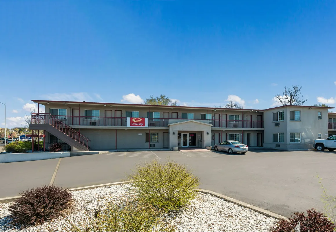 Econo Lodge hotel hero