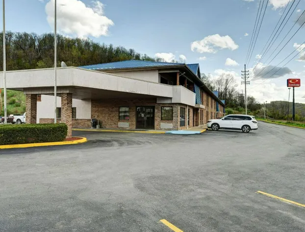 Econo Lodge Morgantown hotel detail image 1