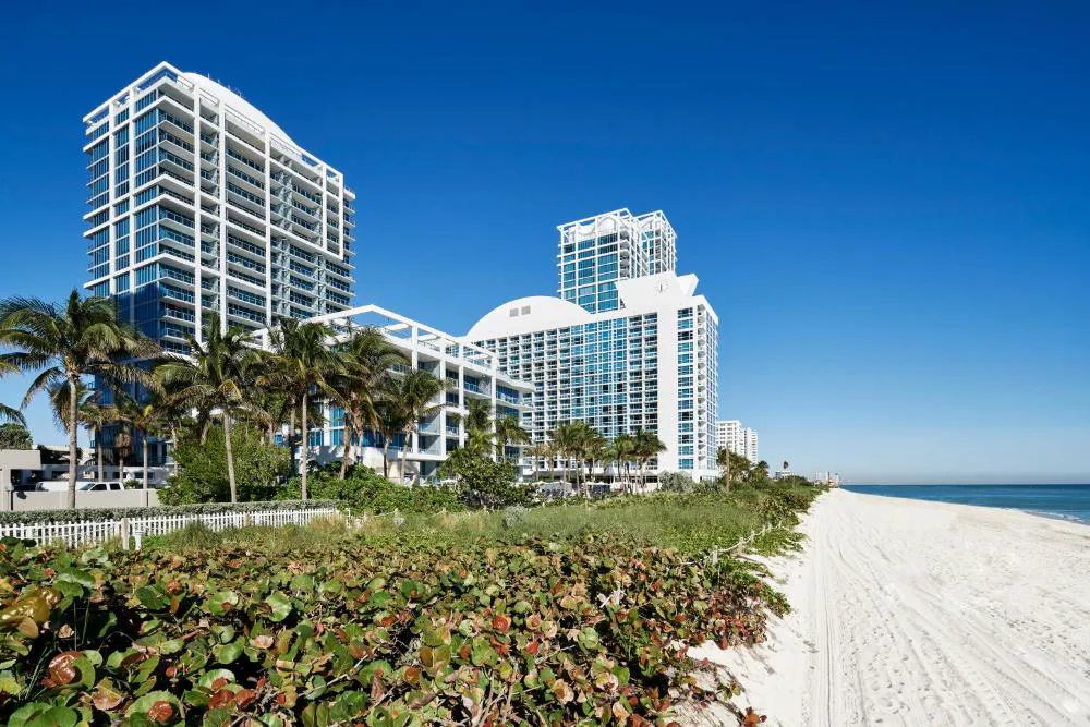 Carillon Miami Wellness Resort hotel hero